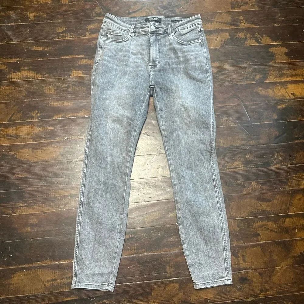 Judy Blue skinny gray stretchy 13/31 boutique distressed jeans